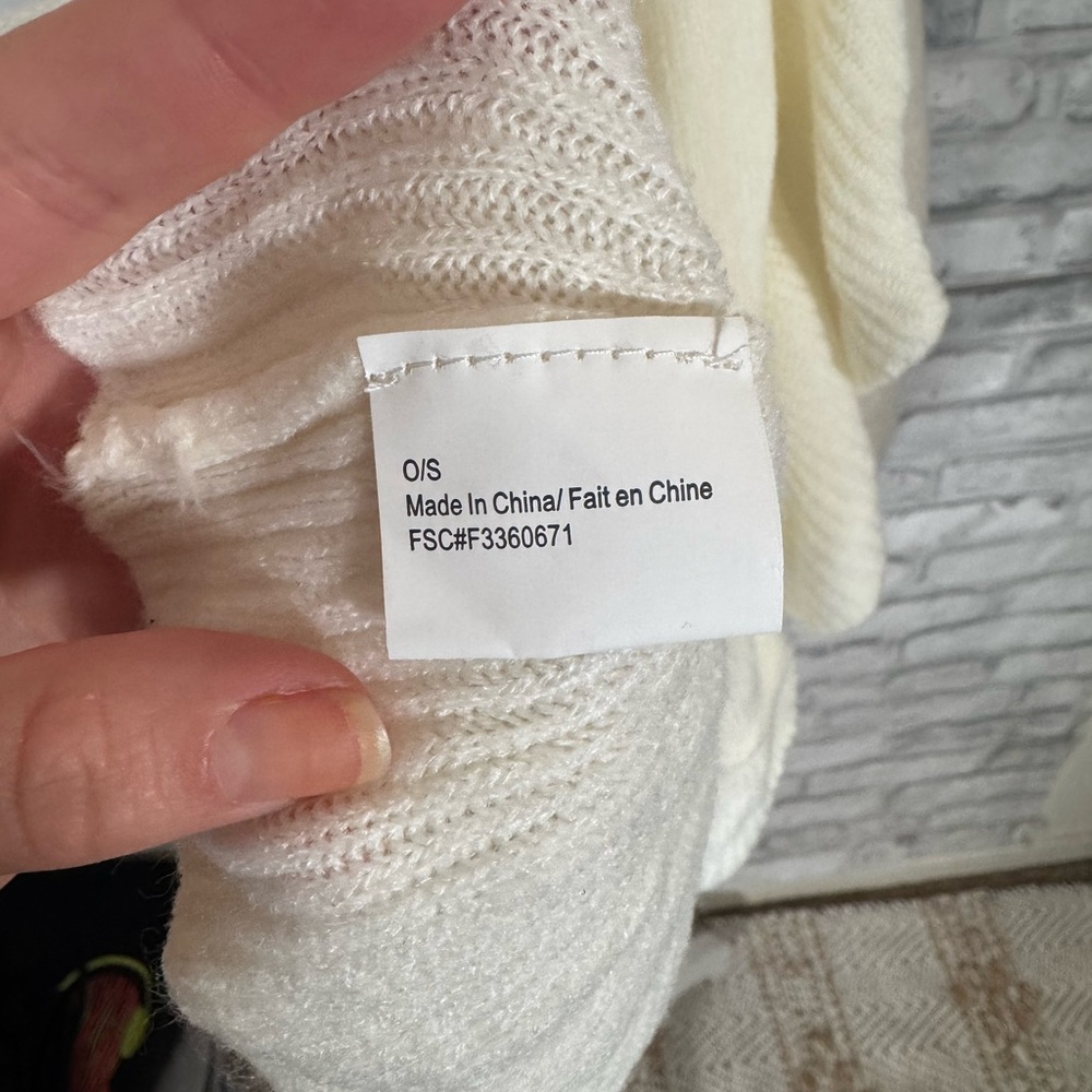 Knit Cream Ruffled Scarf - Picture 2 of 8